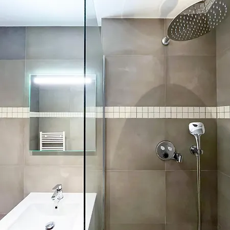 Urbanflat 201 - Beautiful 2 Bedroom Flat In The Center Of * Paris